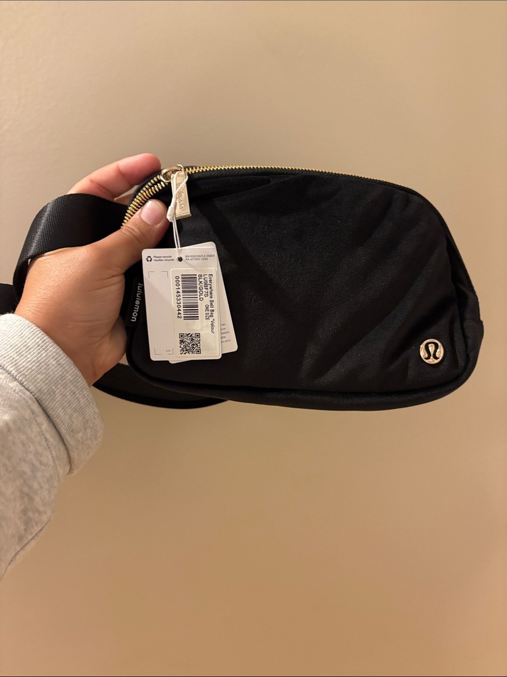 NWT Velvet Lululemon Black Everywhere Belt Bag Velour 1L Gold Hardware - Picture 2 of 6